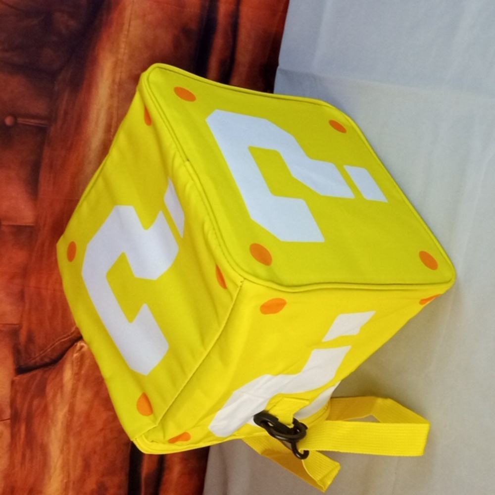 💩🍒 Super Mario Bros. Question Mark Block Cooler Bag - Picture 2 of 4